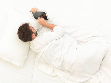 arka plan resim .man dijital bir tablete yazma.