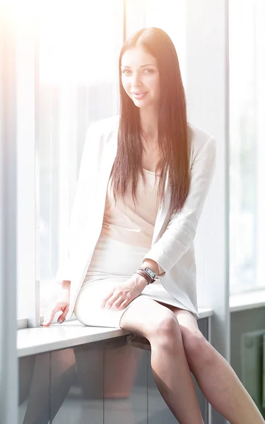 Closeup.young business woman standing near the window in the off — Stock Photo, Image