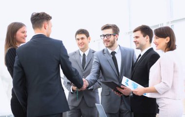 hoş geldiniz ve karşılıklı iş ortakları brifing üzerinde