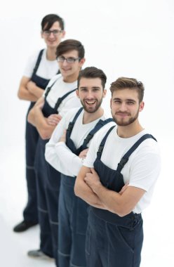Ev hareket kavramı. Karton kutu kapalı tutan adam.