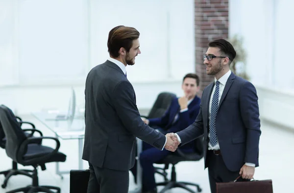 Two businessmen handshaking after striking grand deal — Stock Photo, Image