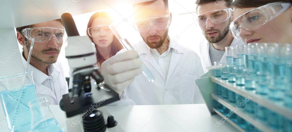 group of pharmacists working in the laboratory.