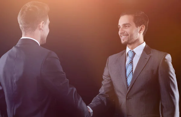 Parceiros de negócios handshake na reunião — Fotografia de Stock