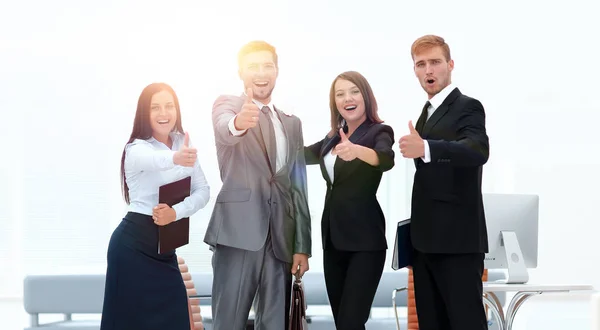 Porträtt av happy business team — Stockfoto