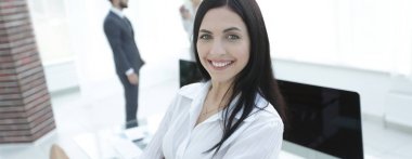 perspektif başarılı genç kadın ofiste