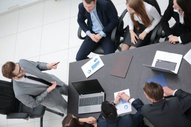 En baştan görüntüleyin. bir brifing iş takım tutar