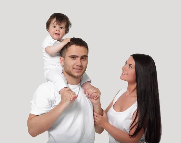 Eine glückliche Familie auf weißem Hintergrund — Stockfoto