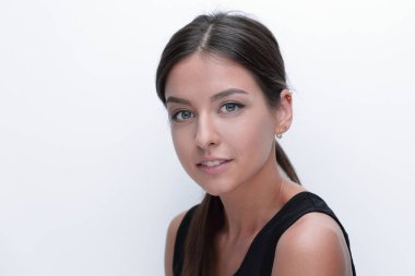 Sevimli genç bir kadın portresi. Gençlik ve cilt bakım kavramı.