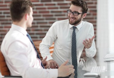 Bir meslektaşım ile konuşurken Yöneticisi