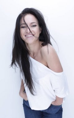 Kendine güvenen genç kadın portresi. Güzellik ve moda.