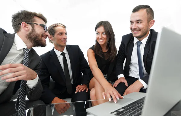 Closeup.Business team arbetar på bärbar dator. — Stockfoto