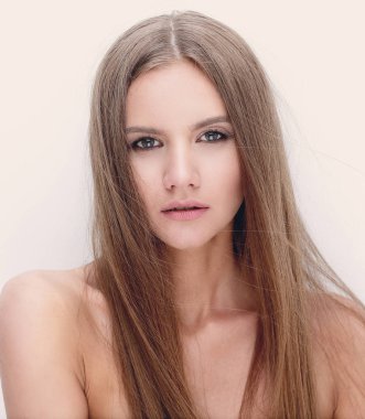 şık model kız kameraya.