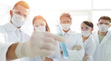 Geçmiş görüntüsü liqu ile çalışan bir grup tıp çalışanıdır.