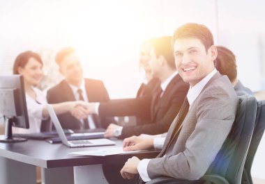 iş ortakları el sıkışma arka plan avukat