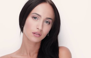 güzel kız yüz portre uzun saç stili ile yakından.