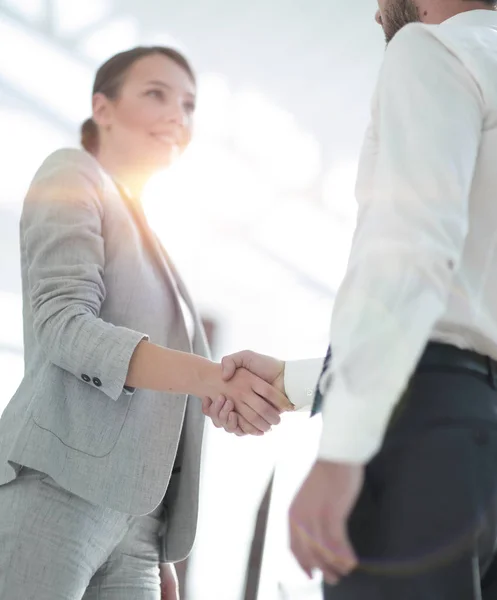 Närbild. Handshake affärspartners — Stockfoto