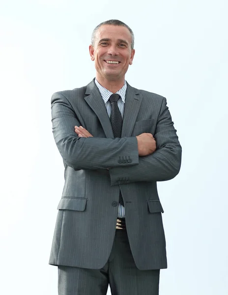 Портрет крупным планом уверенного бизнесмена в рубашке и галстуке — стоковое фото