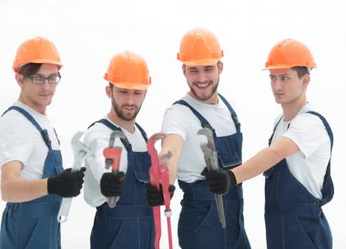 Tesisatçılar çalışma araçları ile grup
