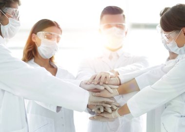 el arkadaşlarıyla istifleme doktorların yakın çekim fotoğraf