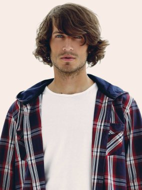 ekose gömlekli şık adam.