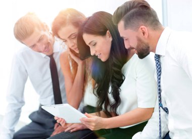 closeup.business takım tablet bilgisayar arıyor.