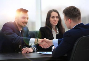 Tokalaşma finansal ortakları masada oturuyor.