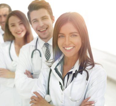 mutlu başarılı arkadaşları grup ile kadın doktor