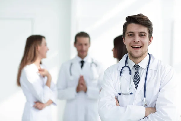 Terapeuta médico no fundo do escritório — Fotografia de Stock