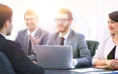 Office İstemci Yöneticisi ile iletişim kurar