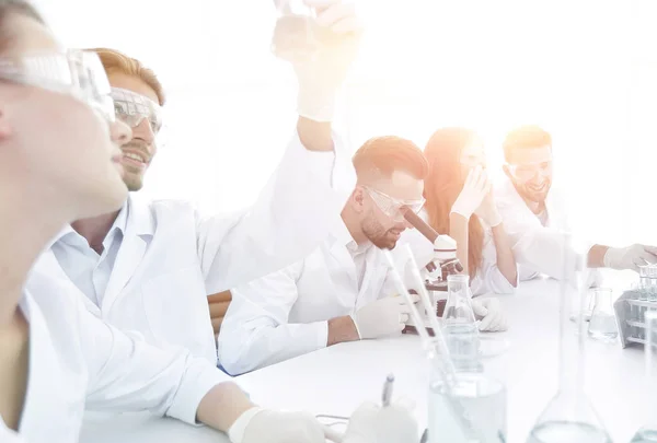 Young microbiologists working in the laboratory. — Stock Photo, Image