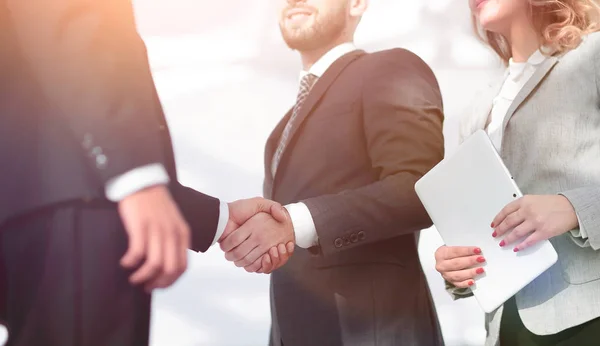 Pessoas de negócios bem sucedidas handshake cumprimentando conceito negócio — Fotografia de Stock