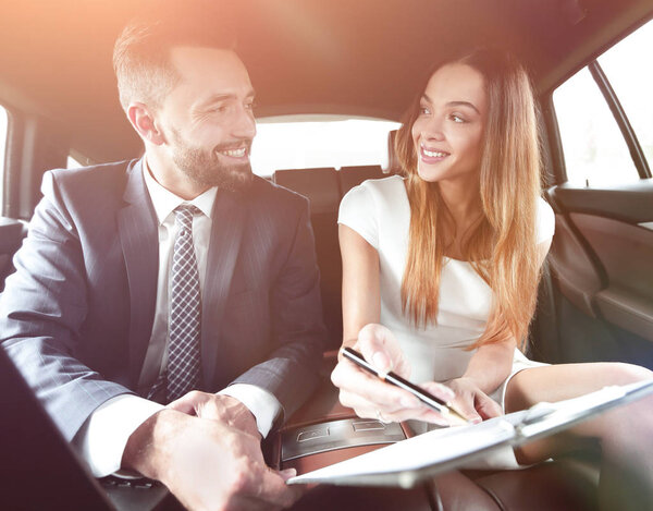 Business man signing a contract