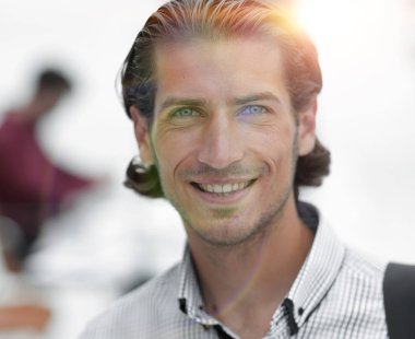 ofiste ayakta başarılı çalışan