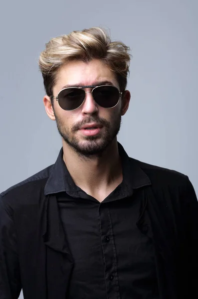 Close-up portrait of handsome stylish man in sunglasses. — Stock Photo, Image