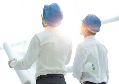 arka view.architect ve boş ekrana bakarak Oluşturucu