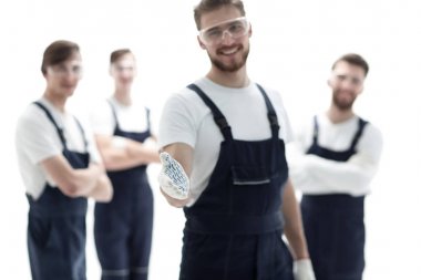 foreman bir el sıkışma için elini uzatarak