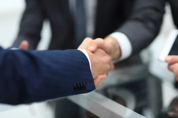 Dokonywanie handshake ludzi biznesu. Koncepcja biznesowa. — Zdjęcie stockowe