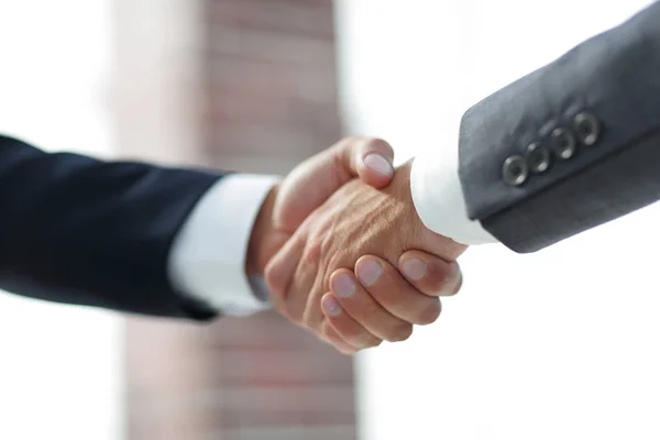 Closeup.handshake деловых партнеров — стоковое фото