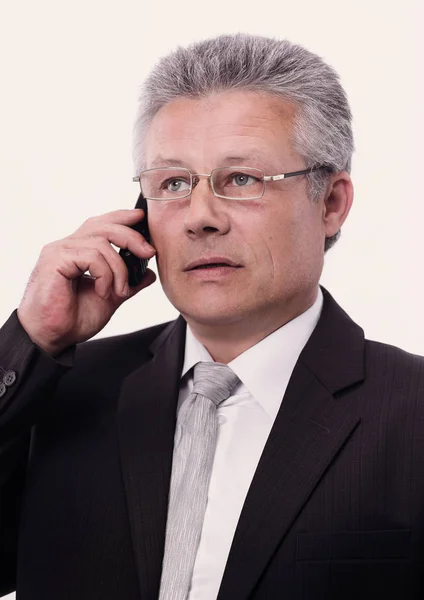 Oudere man met mobiele telefoon — Stockfoto