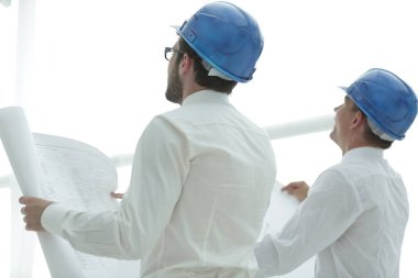 arka view.architect ve boş ekrana bakarak Oluşturucu