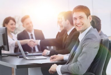 iş ortakları el sıkışma arka plan avukat