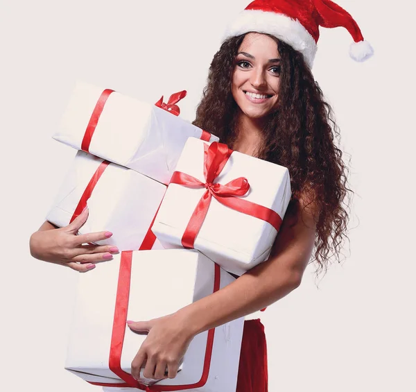 Mulher atraente excitado com muitas caixas de presente e sacos . — Fotografia de Stock