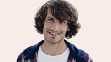 portre. şık bir ekose gömlekli adam. yakın çekim.