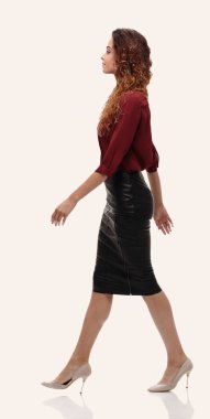 Yan bakış. Modern genç iş kadını..