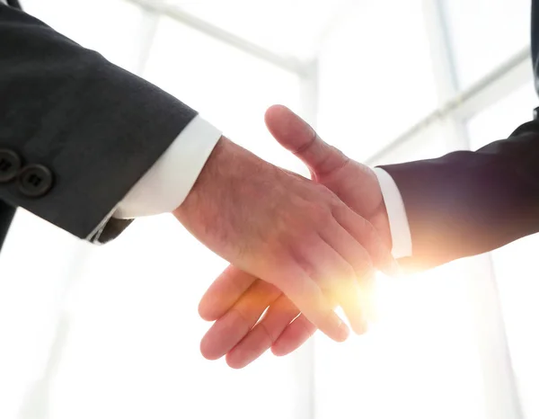 Two  business men going to make handshake — Stock Photo, Image