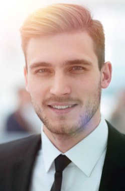 arka plan bulanık üzerinde başarılı iş adamı.