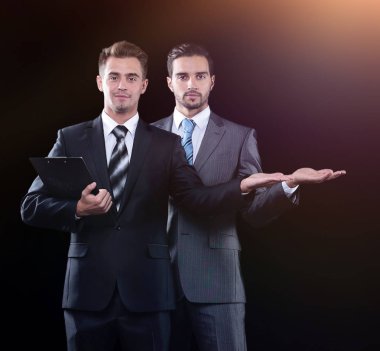 iki iş ortağı işbirliği yapmaya davet ediyoruz