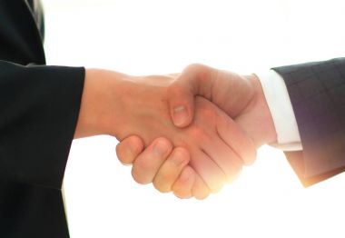 Ortak iş sözleşmesi tebrik etmek için şirket yöneticileri