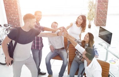 Birbirimizi bir beşlik vererek tasarım ekibi