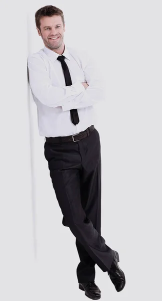 Feliz homem de negócios braços dobrados isolados em branco . — Fotografia de Stock